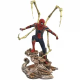 Figurka Spider-Man - Spider-Man On Cab Diorama (DiamondSelectToys) (poškozený obal) dupl