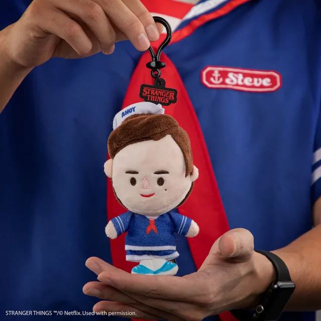 Klíčenka Stranger Things - Robin Scoops Ahoy dupl