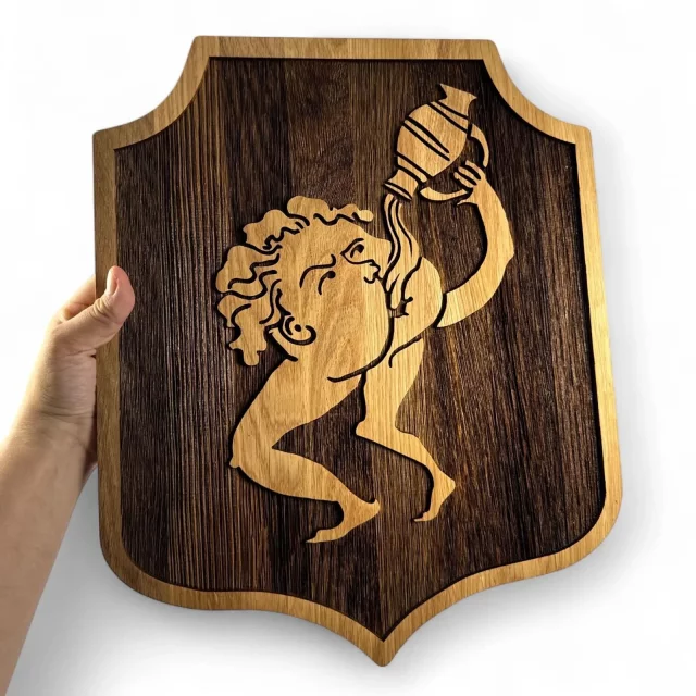 Replika Kingdom Come: Deliverance II - Dřevěný štít na stěnu Bezedná Díra (malý) dupl