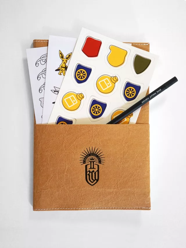 Set Kingdom Come: Deliverance II - Notizbuch, Sticker, Lesezeichen, Bleistift - Aufkleber