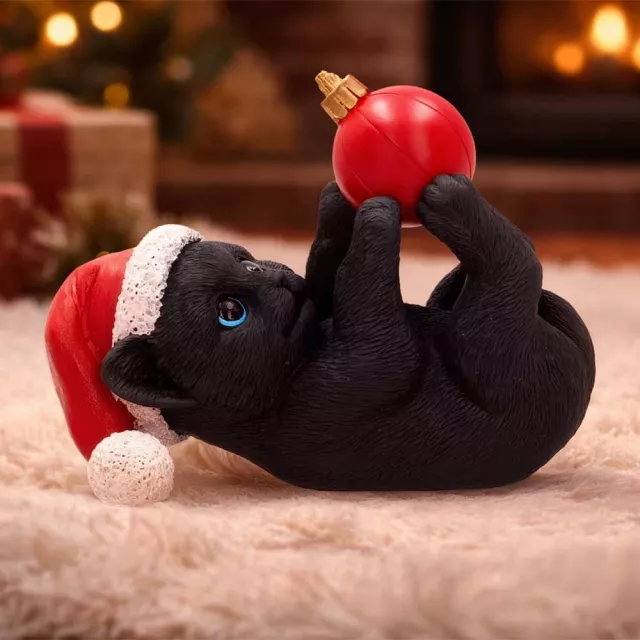 Weihnachtsschmuck Jingle Paws - Cat in Santa Hat Playing With Bauble (Nemesis Now) - Nemesis Now