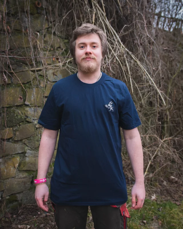 T-Shirt Kingdom Come: Deliverance II - Such-Hase (Stickerei)