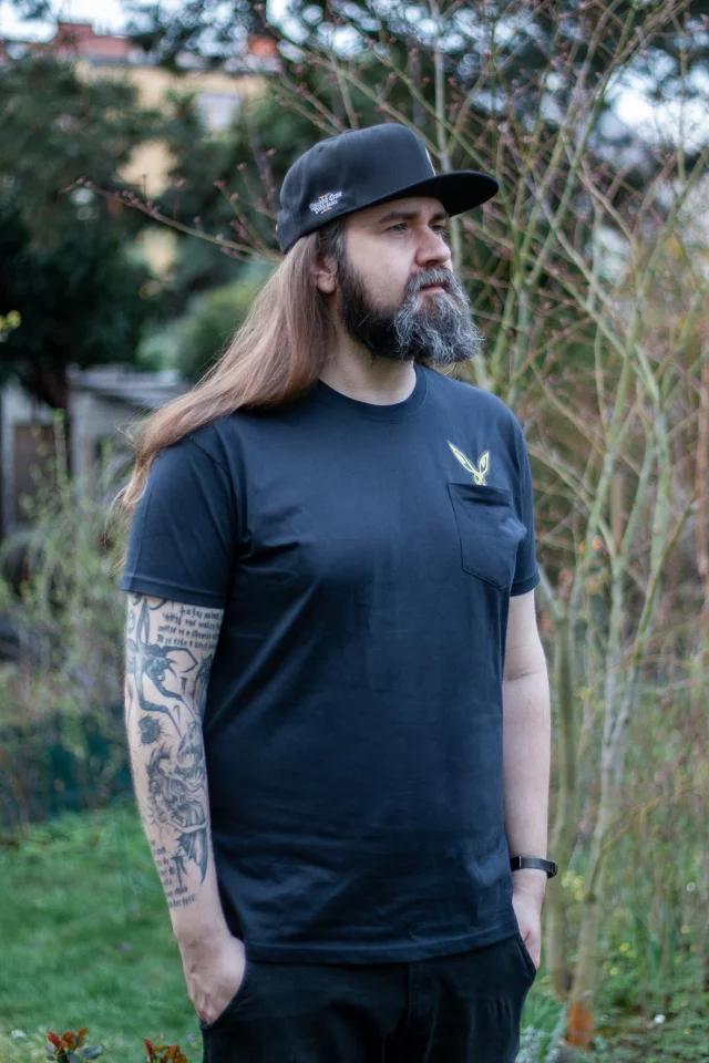T-Shirt Kingdom Come: Deliverance II - Hase in der Tasche 