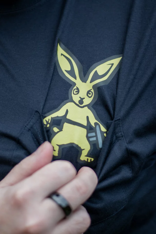 T-Shirt Kingdom Come: Deliverance II - Hase in der Tasche 